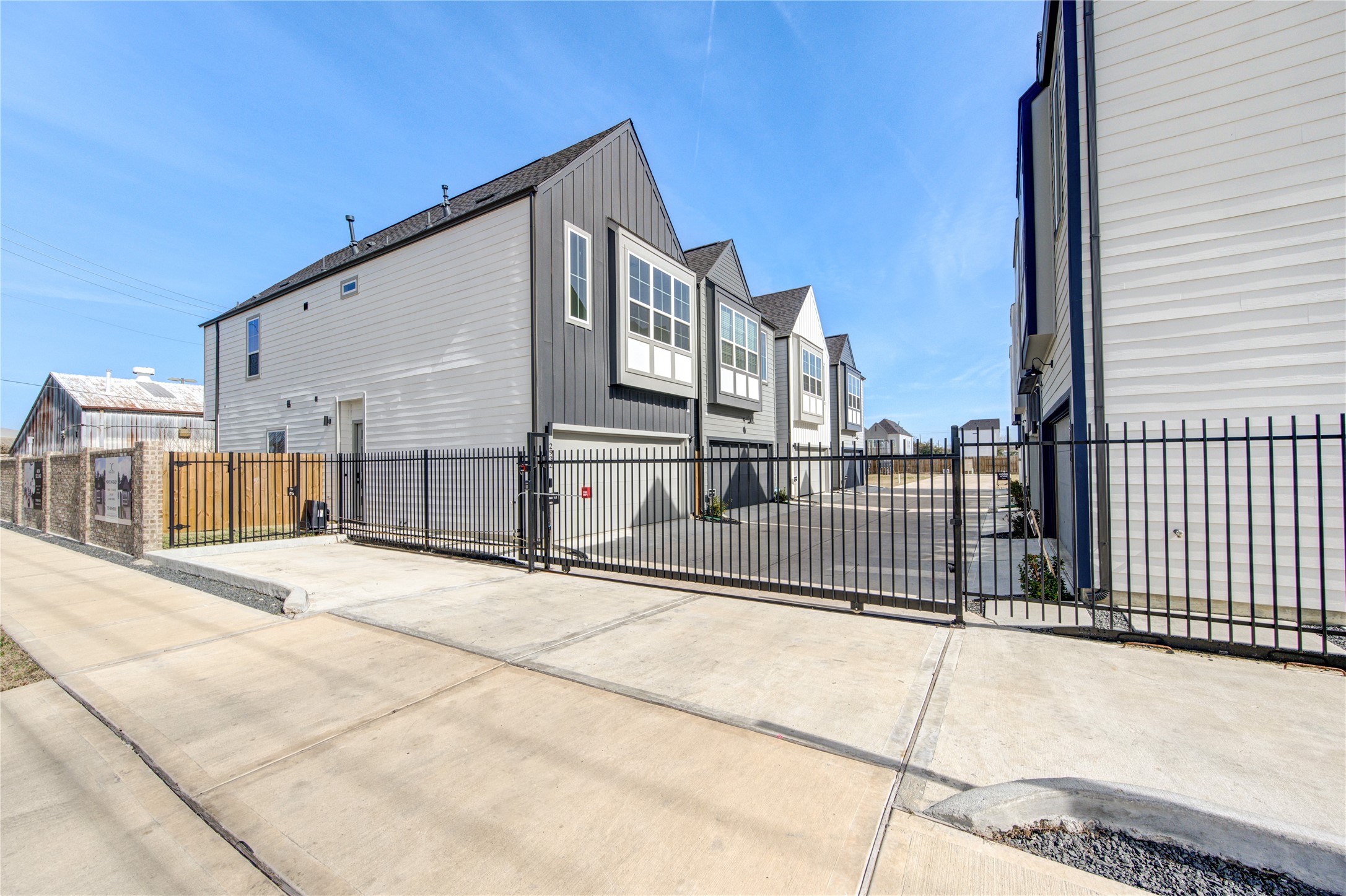 2906 Stevens Street Houston, TX 77026 - Photo 3 of 39