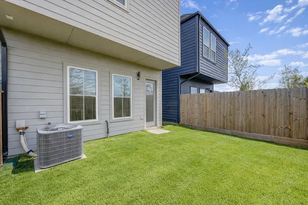 $2,200 | 2906 Stevens Street, Houston, TX 77026