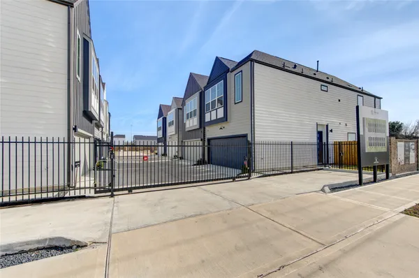 $2,200 | 2906 Stevens Street, Houston, TX 77026