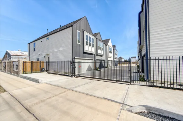 $2,200 | 2906 Stevens Street, Houston, TX 77026