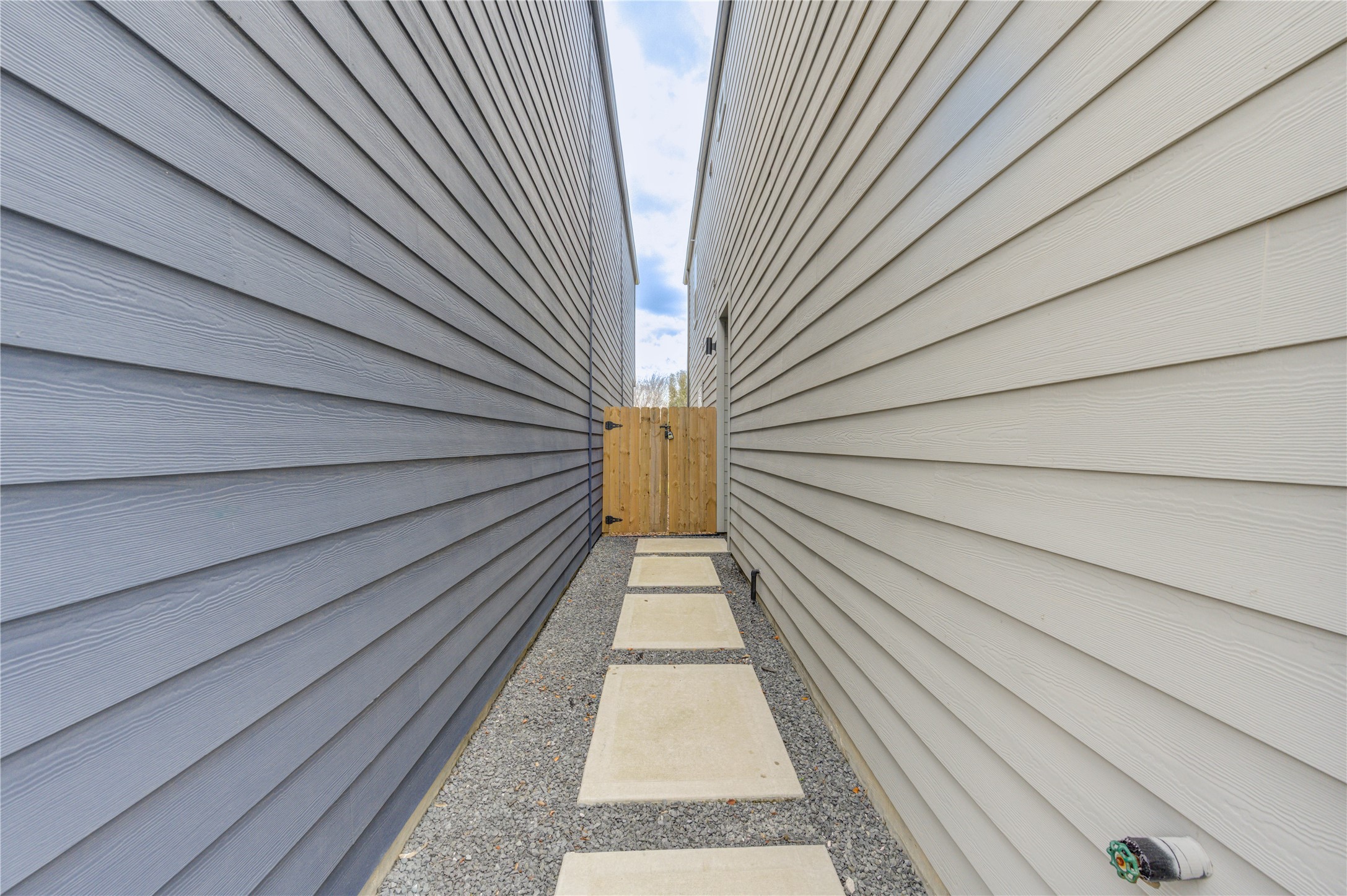 2906 Stevens Street Houston, TX 77026 - Photo 4 of 39