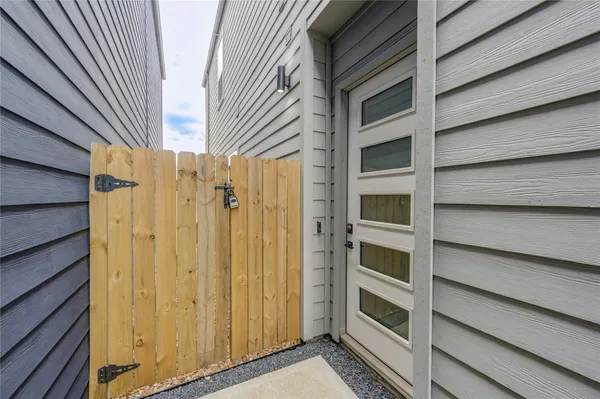 $2,200 | 2906 Stevens Street, Houston, TX 77026