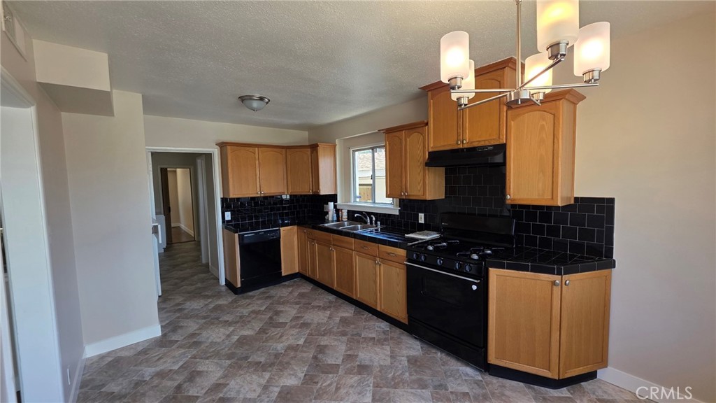 6034 South Kings Road Los Angeles, CA 90056 - Photo 8 of 22
