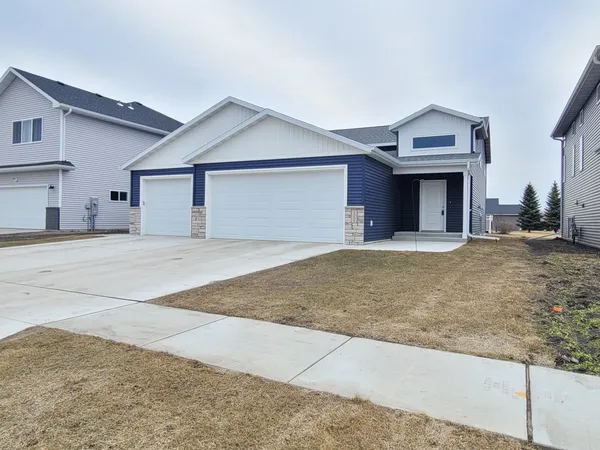 $469,900 | 2308 36th Avenue South, Moorhead, MN 56560