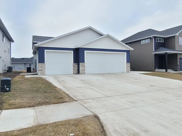 $469,900 | 2308 36th Avenue South, Moorhead, MN 56560