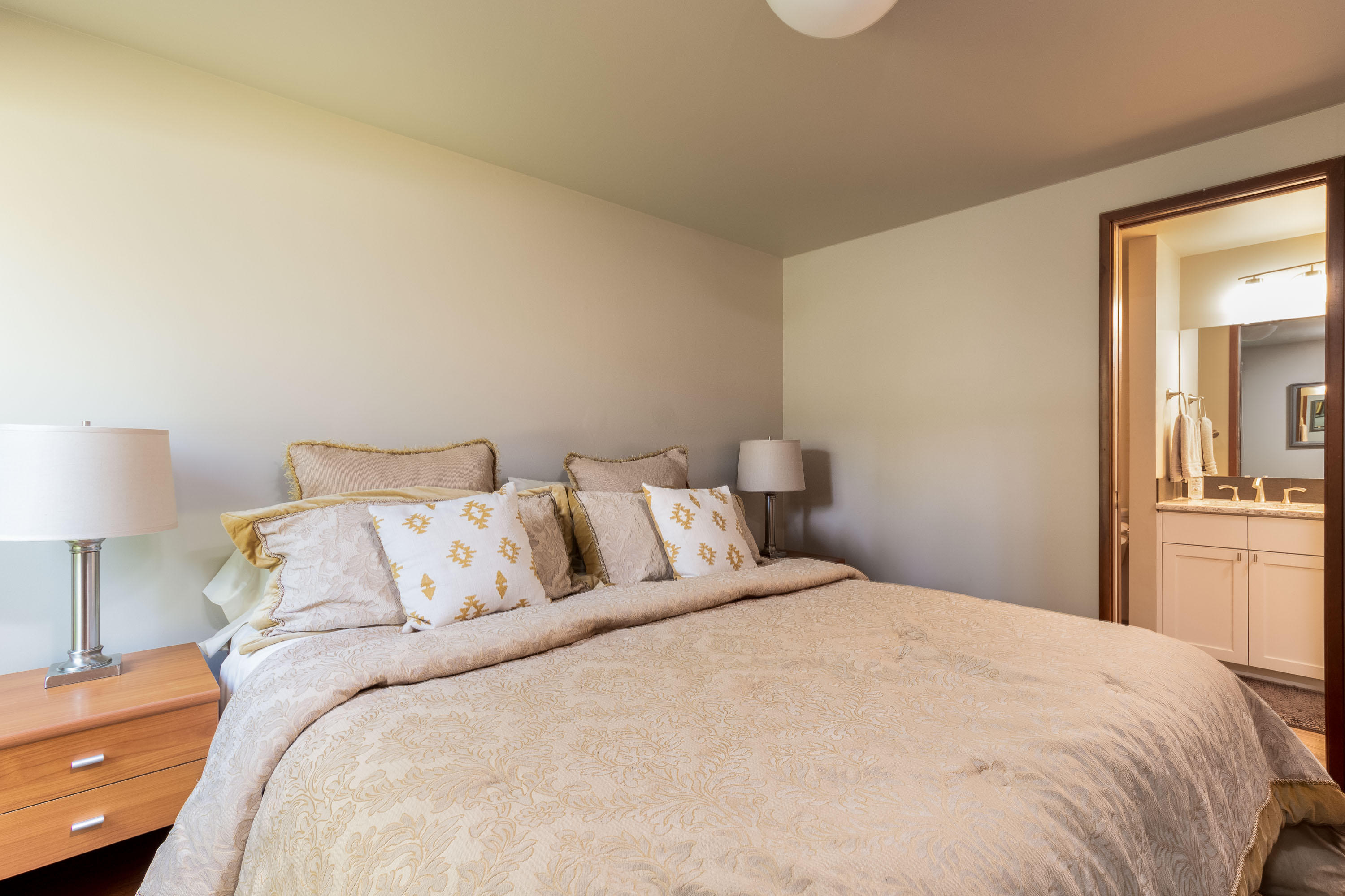 57279 Overlook Road, Unit 9 Sunriver, OR 97707 - Photo 11 of 24 9 Mtn View Lodge Condo-8