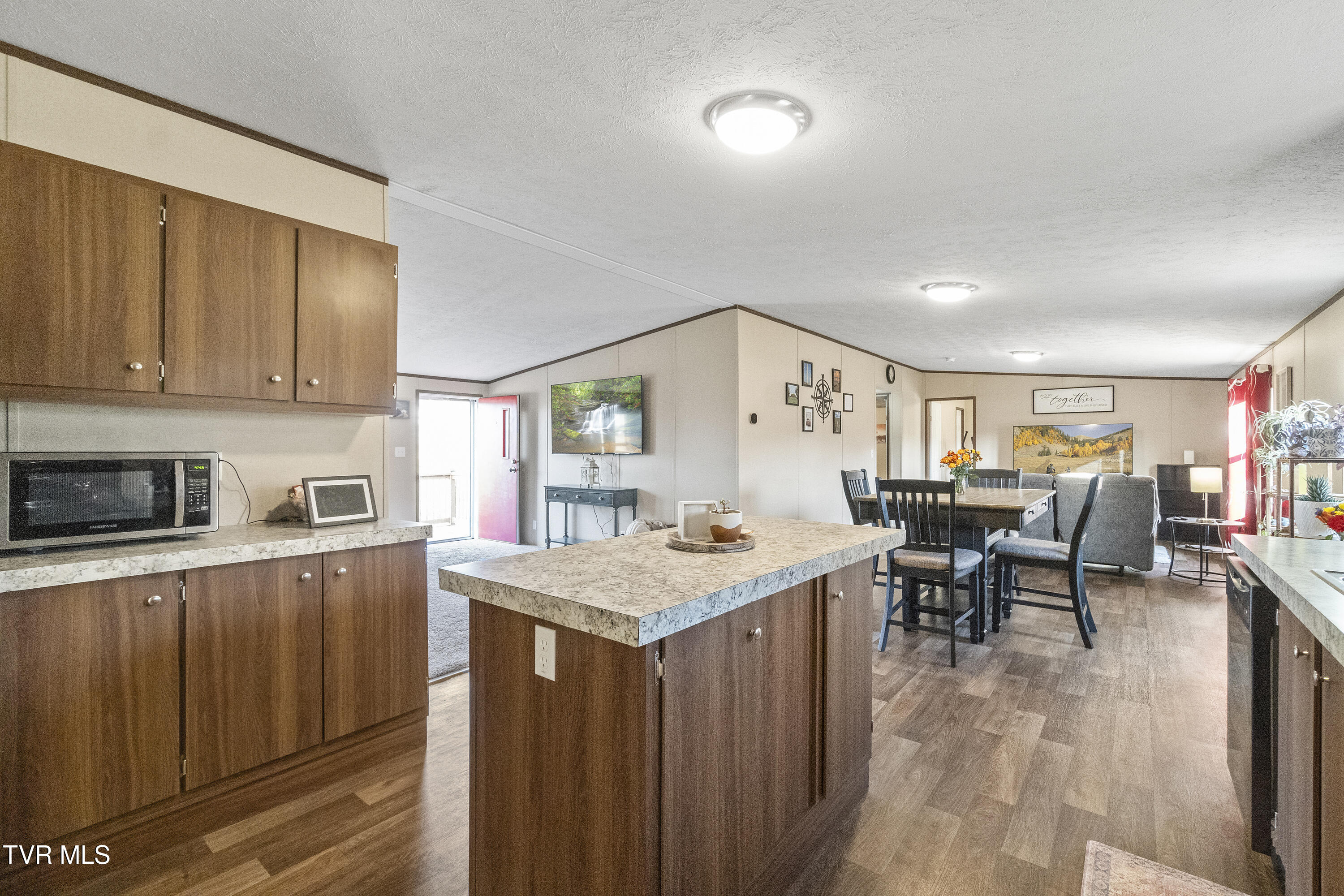 3620 Sunnydale Road Greeneville, TN 37743 - Photo 11 of 53 Kitchen/Dining Room/Den