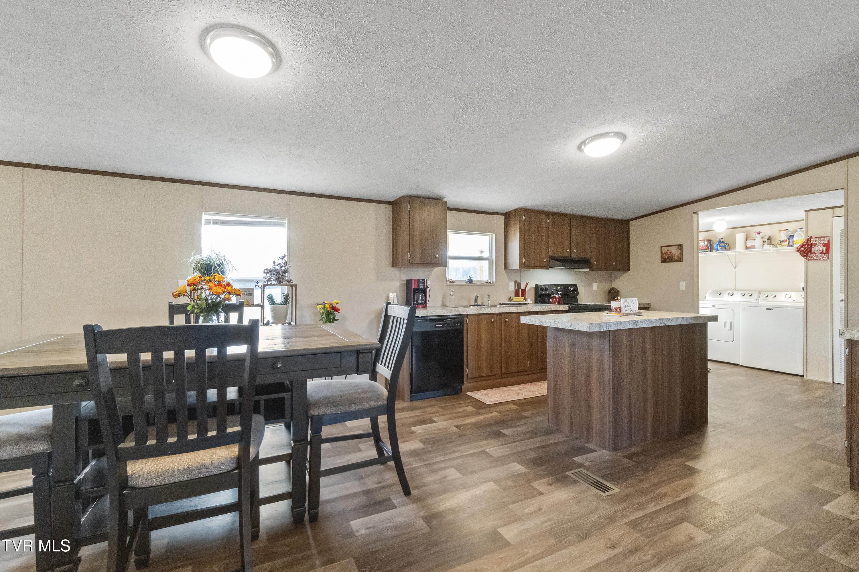 3620 Sunnydale Road Greeneville, TN 37743 - Photo 8 of 53 Kitchen/Dining Room
