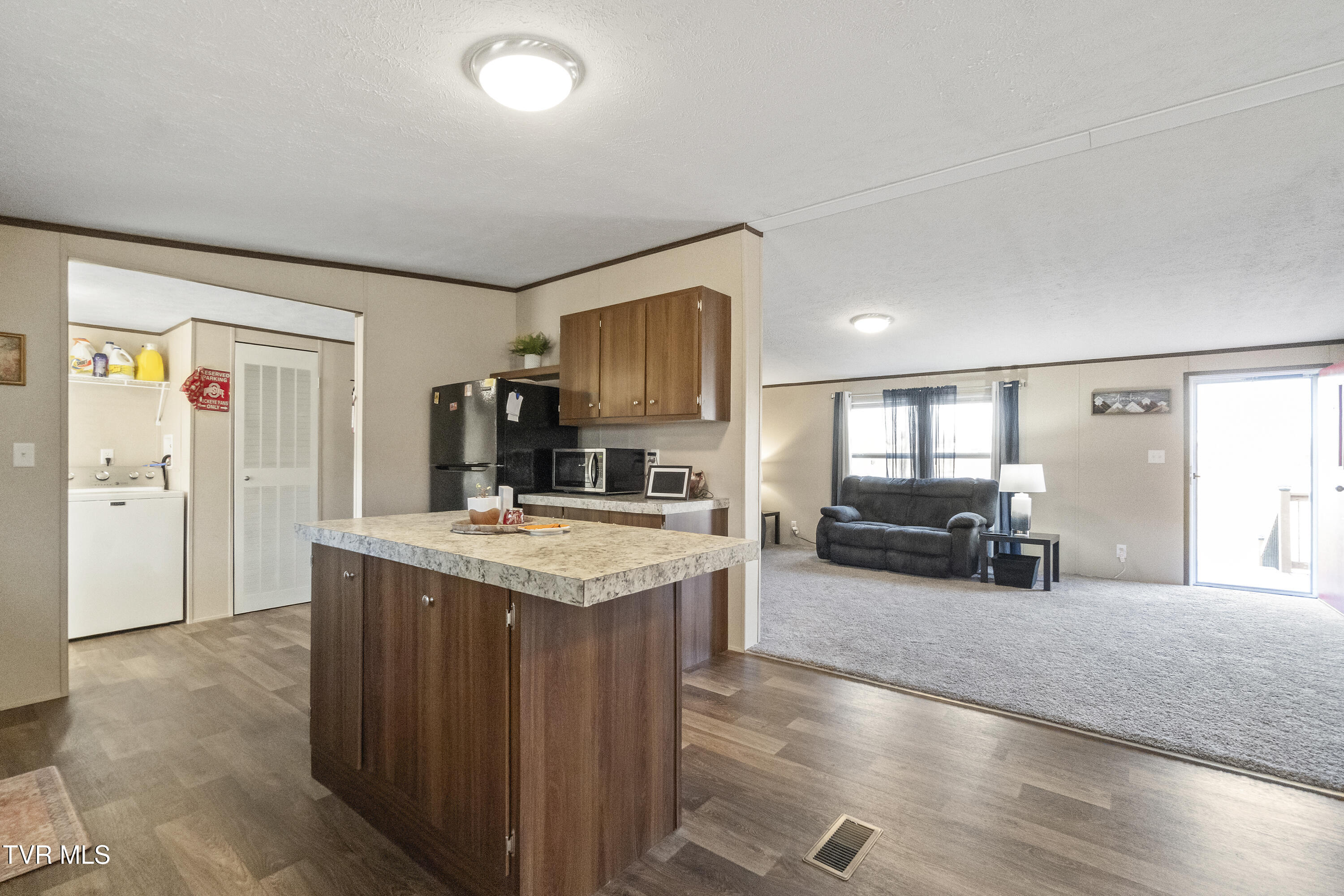 3620 Sunnydale Road Greeneville, TN 37743 - Photo 9 of 53 Kitchen/Living Room