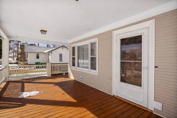 a view of an entryway with a livingroom