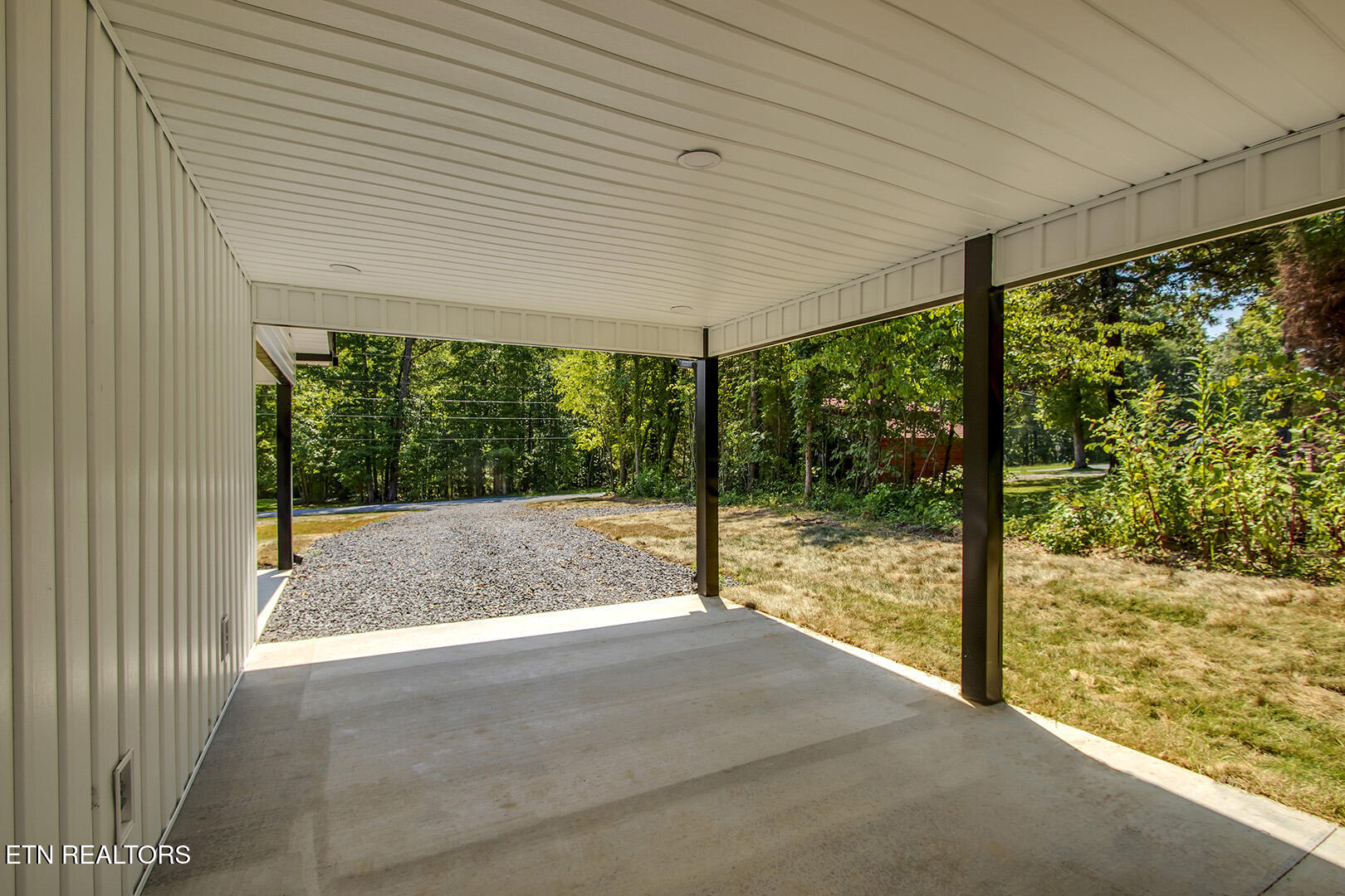 181 Lakeshore Lane Decatur, TN 37322 - Photo 20 of 43 20_LakeshoreLane_181_Carport01