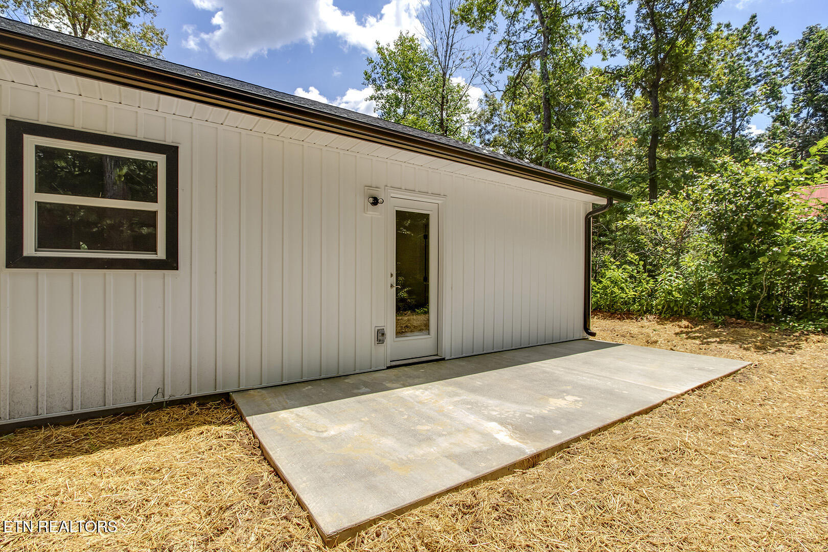 181 Lakeshore Lane Decatur, TN 37322 - Photo 34 of 43 34_LakeshoreLane_181_Patio02
