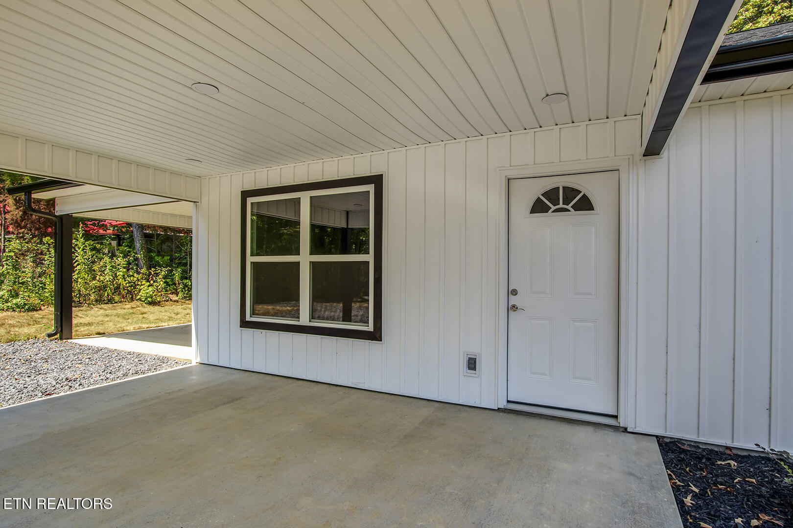 181 Lakeshore Lane Decatur, TN 37322 - Photo 6 of 43 06_LakeshoreLane_181_FrontPorch03