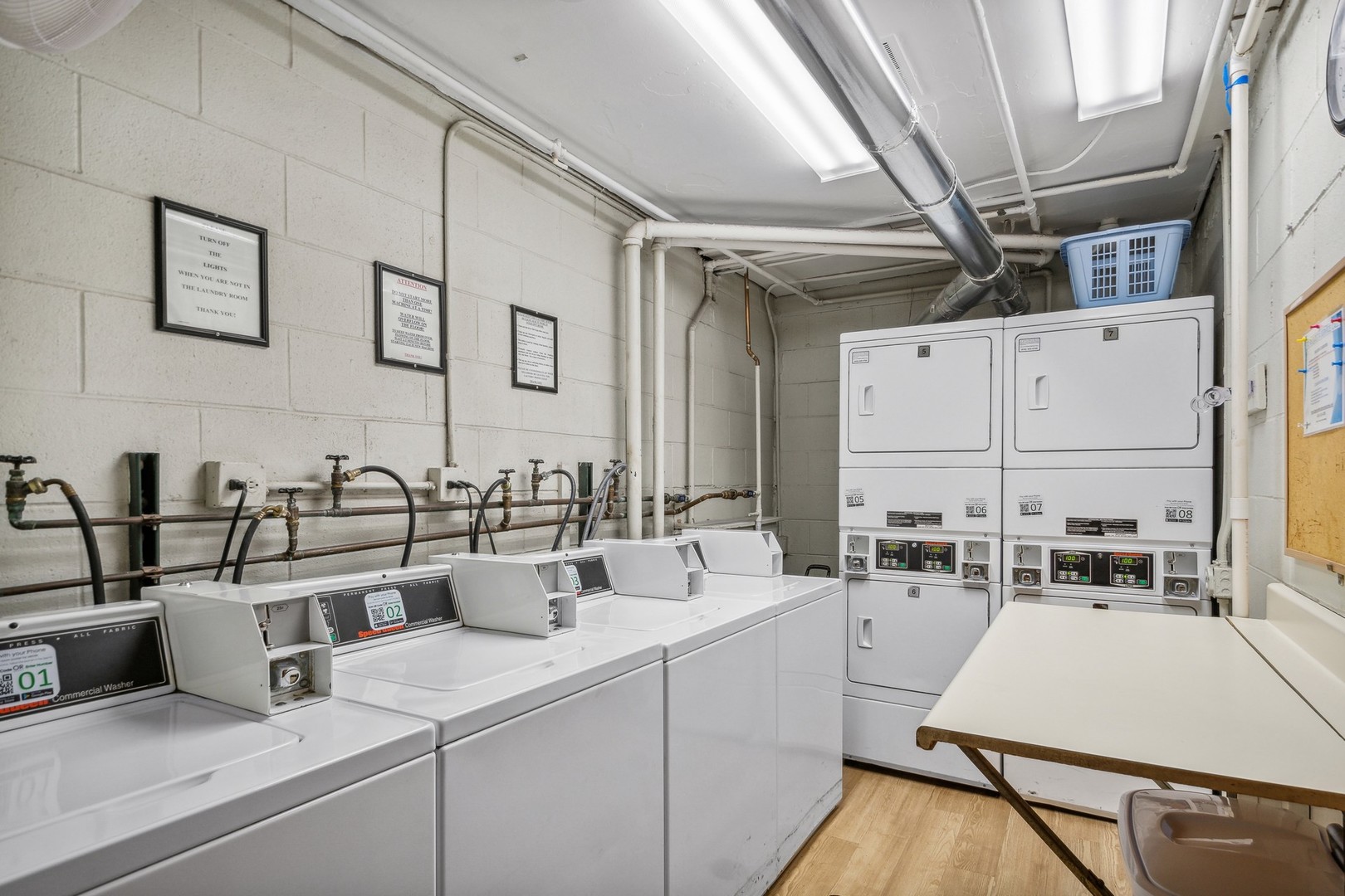 7200 North Ridge Boulevard, Unit 4E Chicago, IL 60645 - Photo 19 of 21 a room with multiple dryer and washer