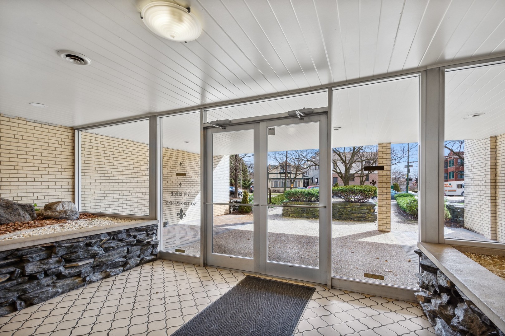 7200 North Ridge Boulevard, Unit 4E Chicago, IL 60645 - Photo 2 of 21 a bathroom with a tub and shower