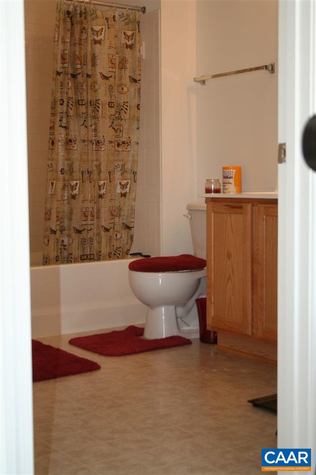 323 Rolkin Road Charlottesville, VA 22911 - Photo 25 of 47 a bathroom with a bathtub and toilet