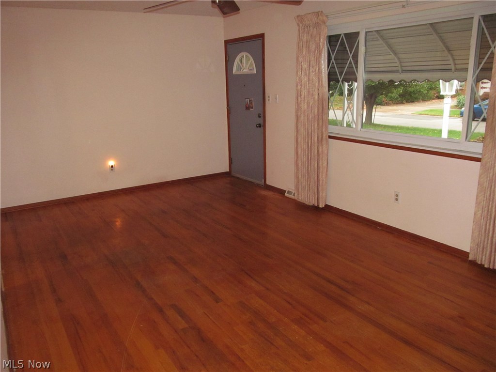 6292 Elmdale Road Brook Park, OH 44142 - Photo 4 of 16