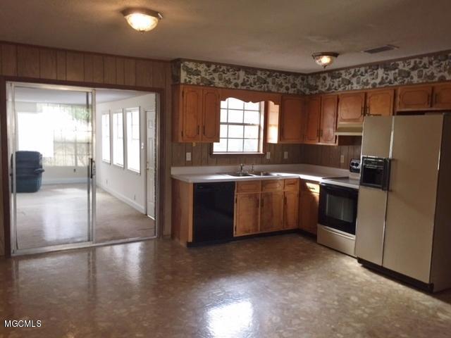 3308 Lampkin Road Moss Point, MS 39562 - Photo 2 of 8 Kitchen