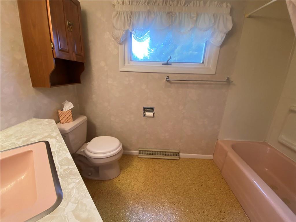 7 Lininger Road Greenville, PA 16125 - Photo 31 of 48 a bathroom with a toilet and a tub