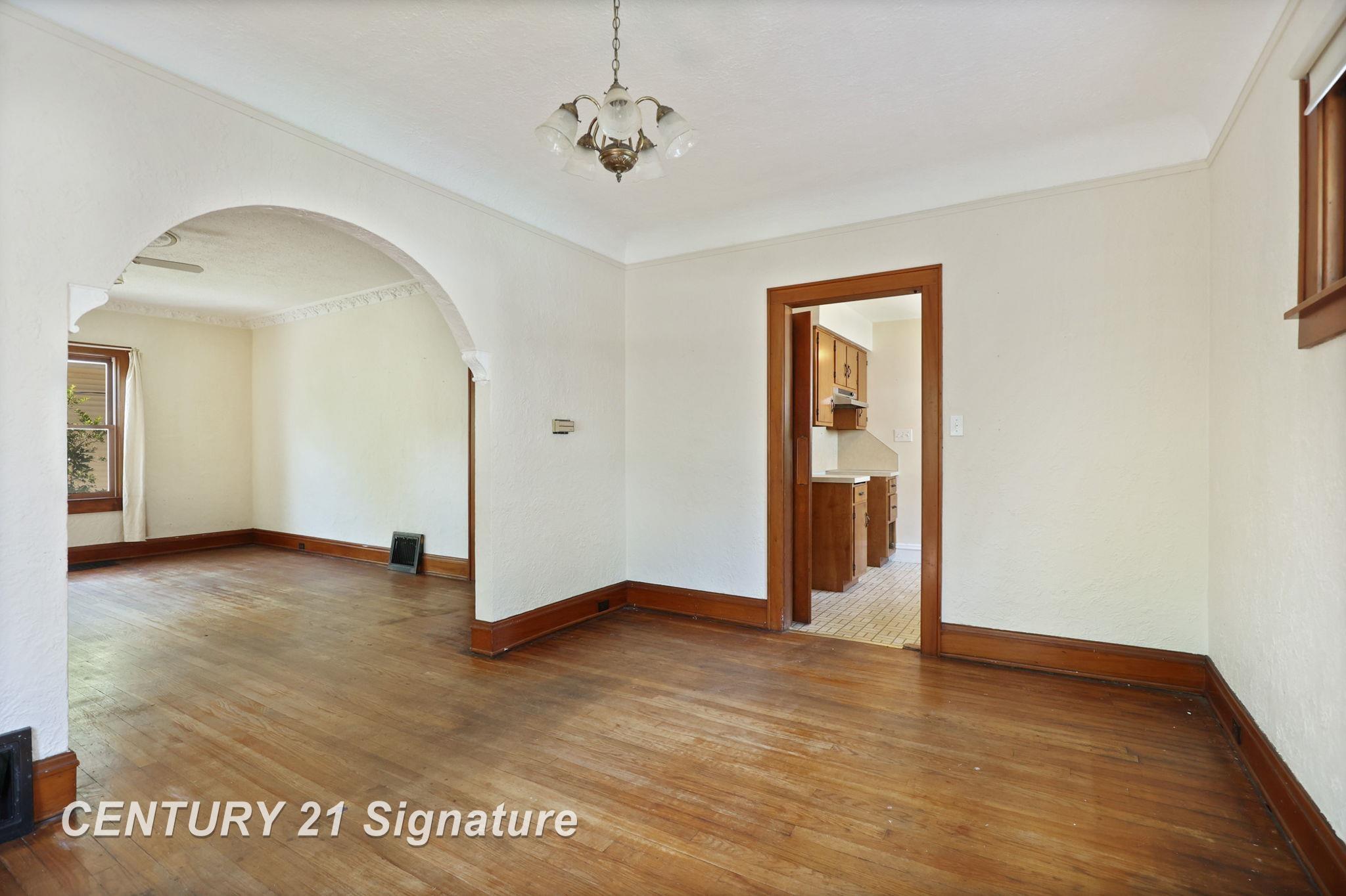 1713 9th Street Bay City, MI 48708 - Photo 10 of 45 50188261-c84c09a5-5ab5-46c9-8ff8-12b5c81091bd.JPG