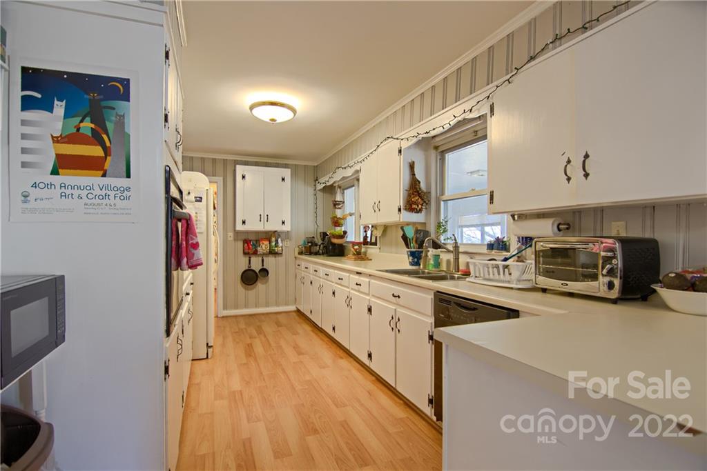 601 Mountain View Road Mars Hill, NC 28754 - Photo 8 of 44 Gallery Image 8