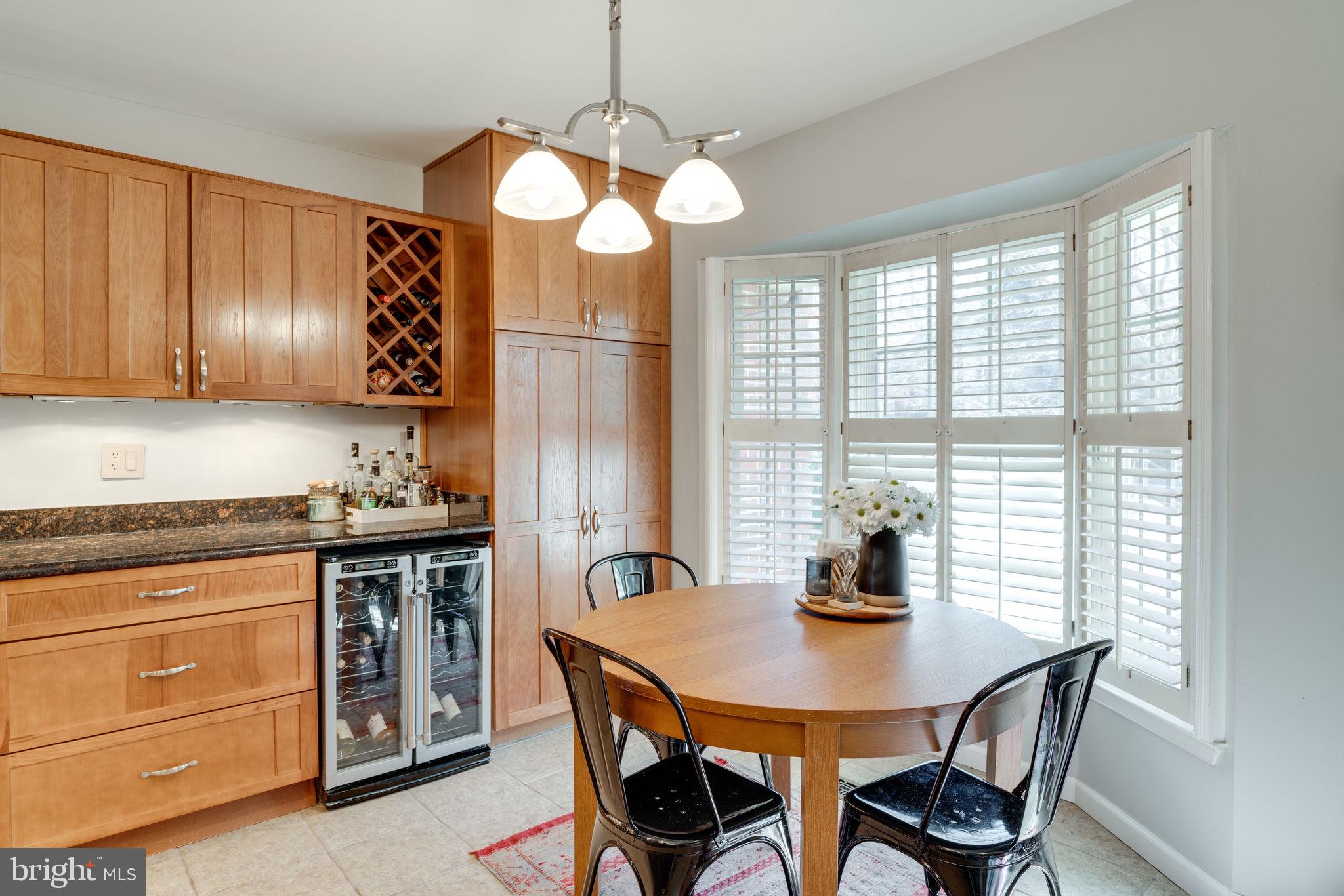 6253 Rathlin Drive Springfield, VA 22152 - Photo 4 of 29 Eat-in kitchen