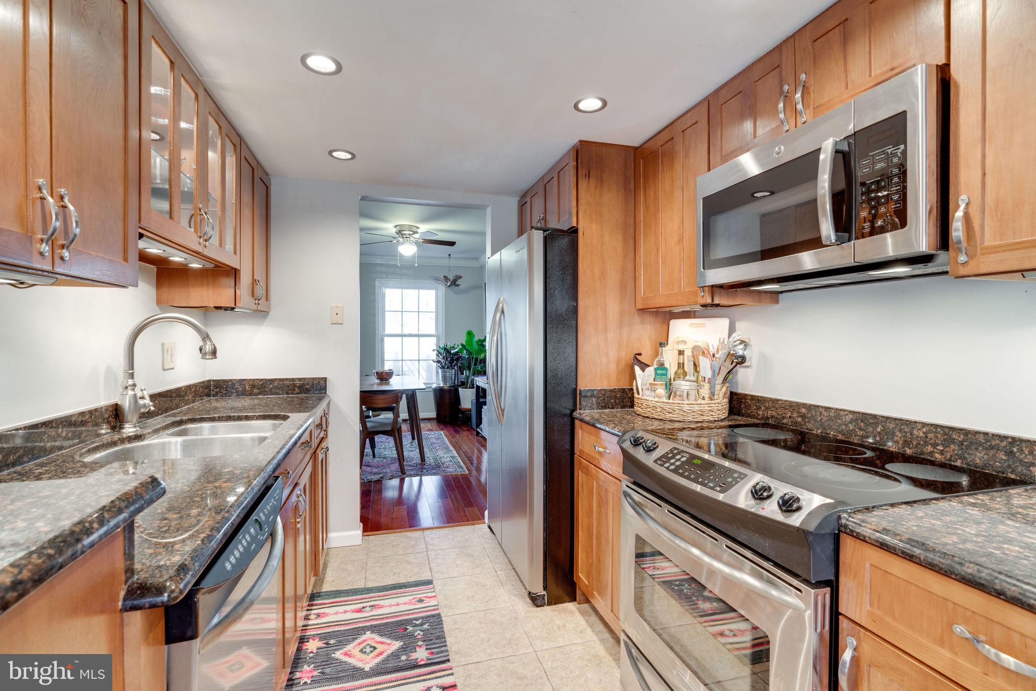 6253 Rathlin Drive Springfield, VA 22152 - Photo 7 of 29 Stainless steel appliances