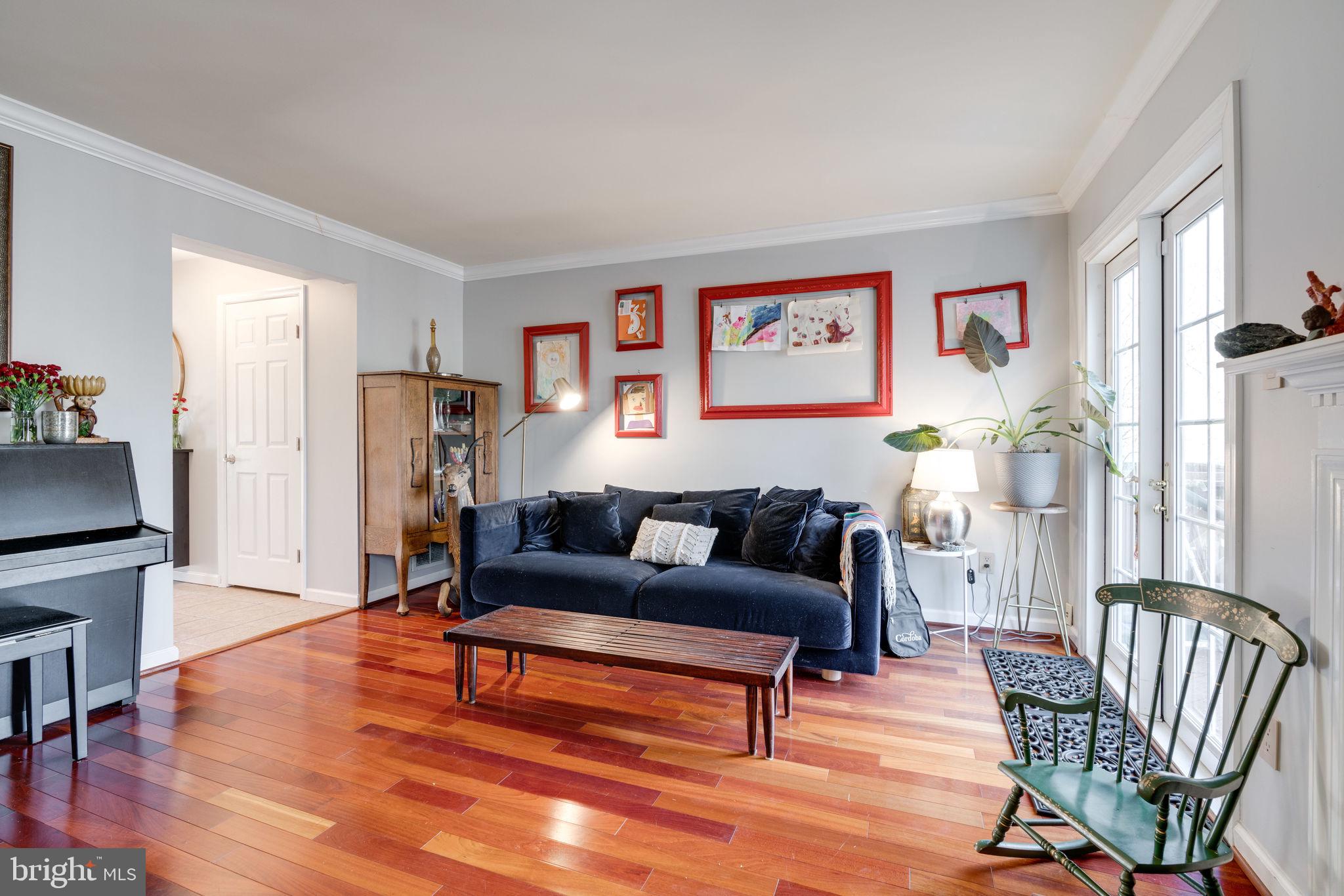 6253 Rathlin Drive Springfield, VA 22152 - Photo 10 of 29 Cozy living area