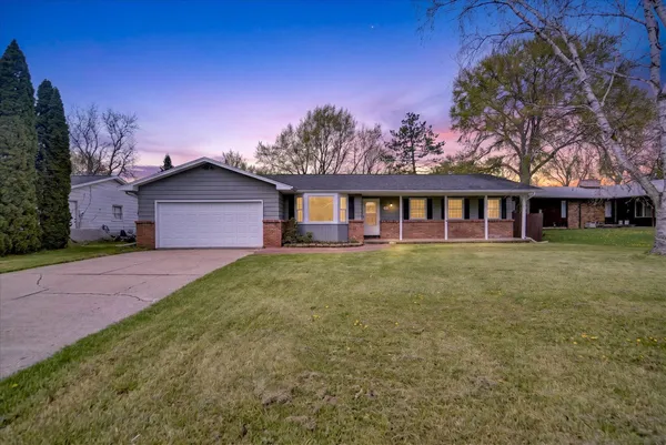 $279,900 | 210 Chanticleer Trail, Lansing, MI 48917