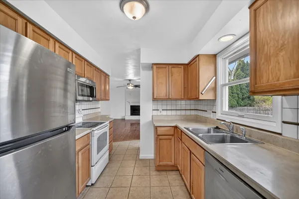 $279,900 | 210 Chanticleer Trail, Lansing, MI 48917