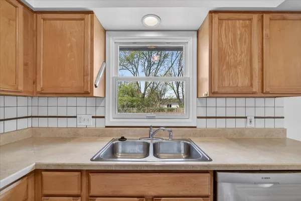 $279,900 | 210 Chanticleer Trail, Lansing, MI 48917