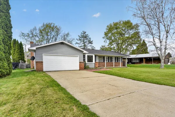 $279,900 | 210 Chanticleer Trail, Lansing, MI 48917