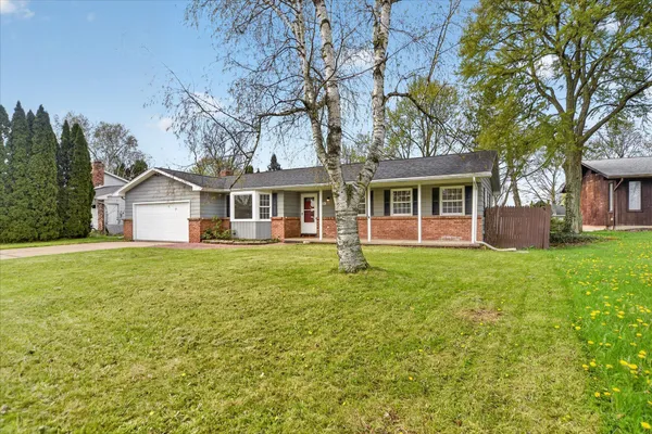 $279,900 | 210 Chanticleer Trail, Lansing, MI 48917