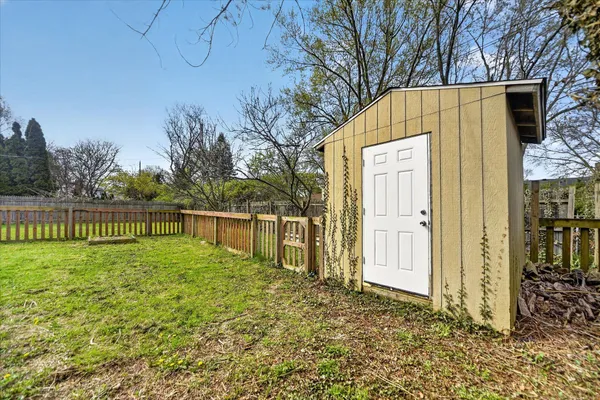 $279,900 | 210 Chanticleer Trail, Lansing, MI 48917