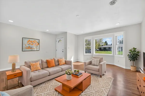 $279,900 | 210 Chanticleer Trail, Lansing, MI 48917