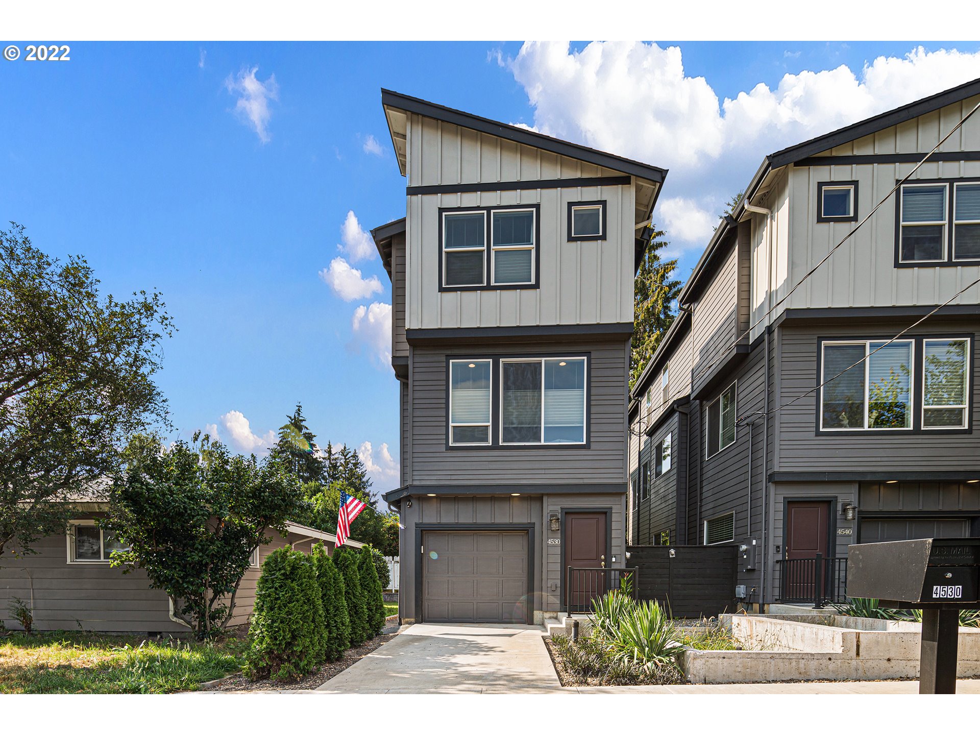 4530 Southwest Luradel Street Portland, OR 97219 - Photo 2 of 32 Gallery Image 2