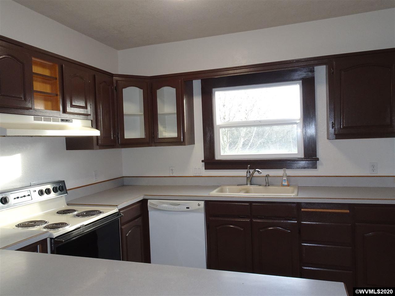 8232 Labish Center Road Northeast Silverton, OR 97381 - Photo 9 of 26