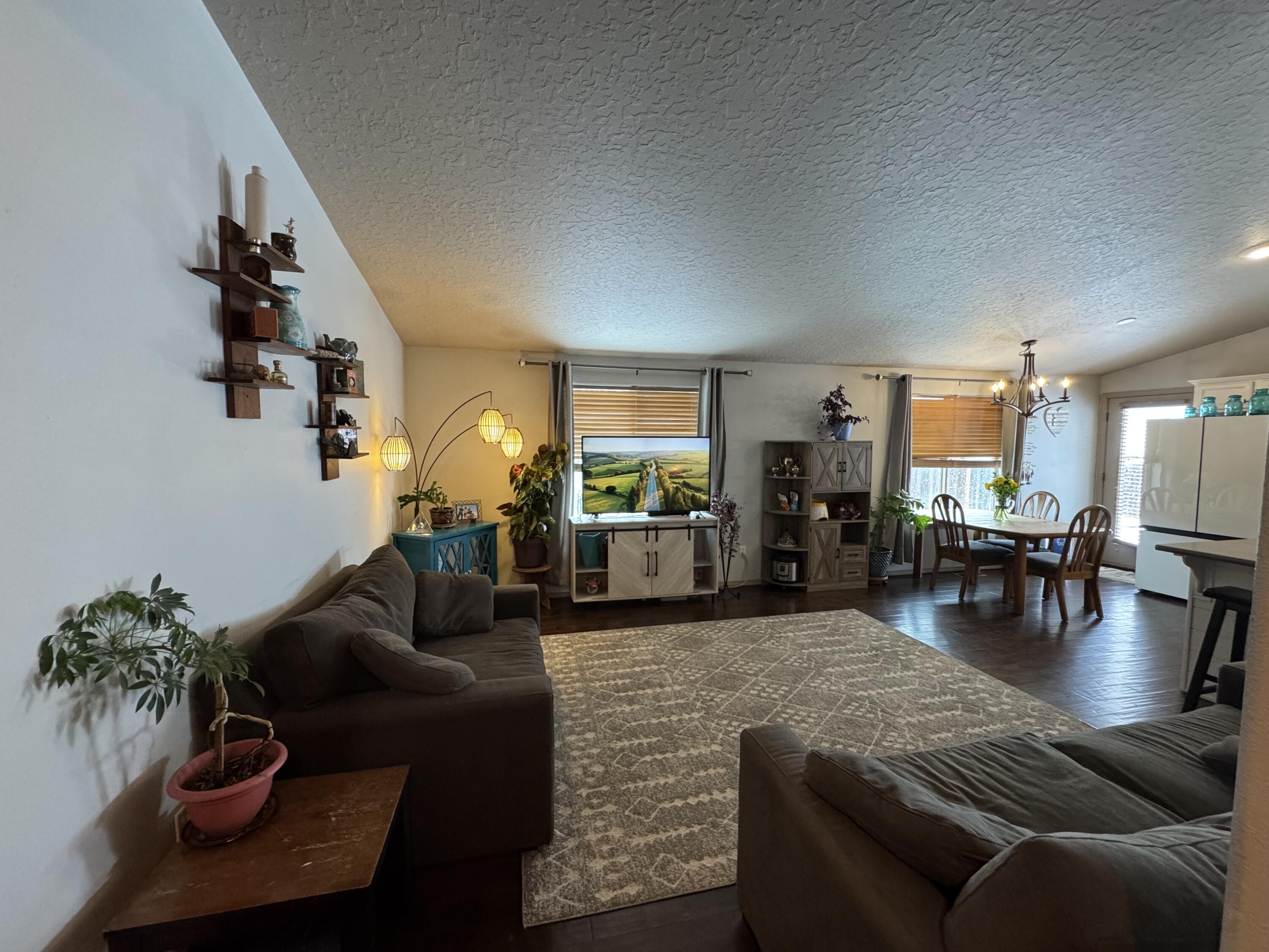 51287 Riley Lane La Pine, OR 97739 - Photo 2 of 26 IMG_3634
