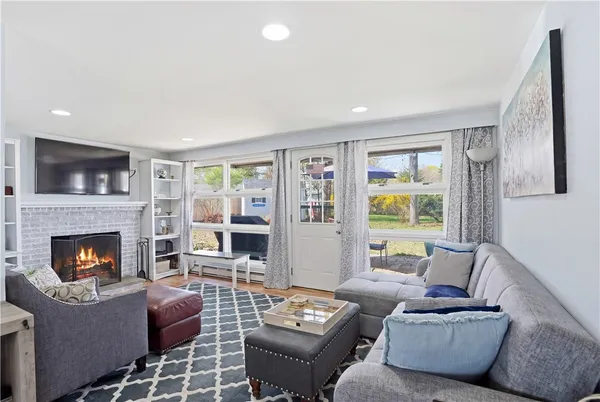 $399,000 | 17 Gloucester Street, Warwick, RI 02886