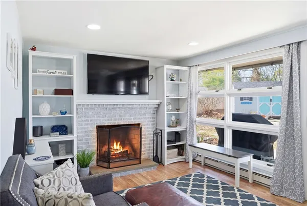 $399,000 | 17 Gloucester Street, Warwick, RI 02886