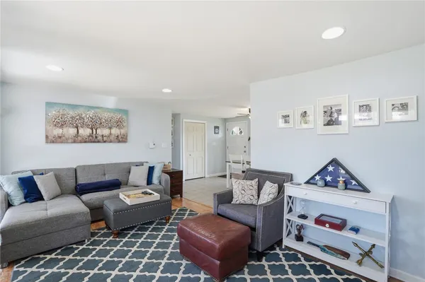 $399,000 | 17 Gloucester Street, Warwick, RI 02886