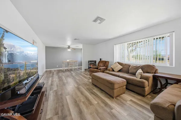 $619,999 | 8155 Ave E W Lancaster Ca West, Lancaster, CA 93536