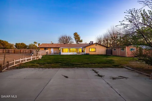 $619,999 | 8155 Ave E W Lancaster Ca West, Lancaster, CA 93536