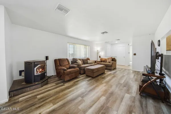 $619,999 | 8155 Ave E W Lancaster Ca West, Lancaster, CA 93536