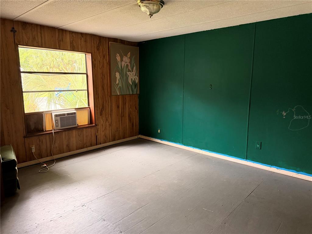 24021 Armadillo Road Astor, FL 32102 - Photo 21 of 38 an empty room with windows