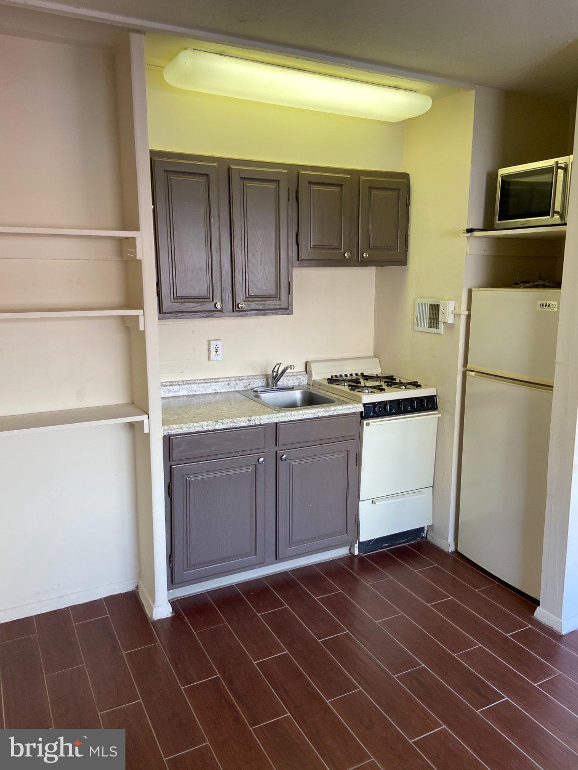 2101 Chestnut Street, Unit 706 Philadelphia, PA 19103 - Photo 6 of 9 Cozy kitchen with modern finishes.