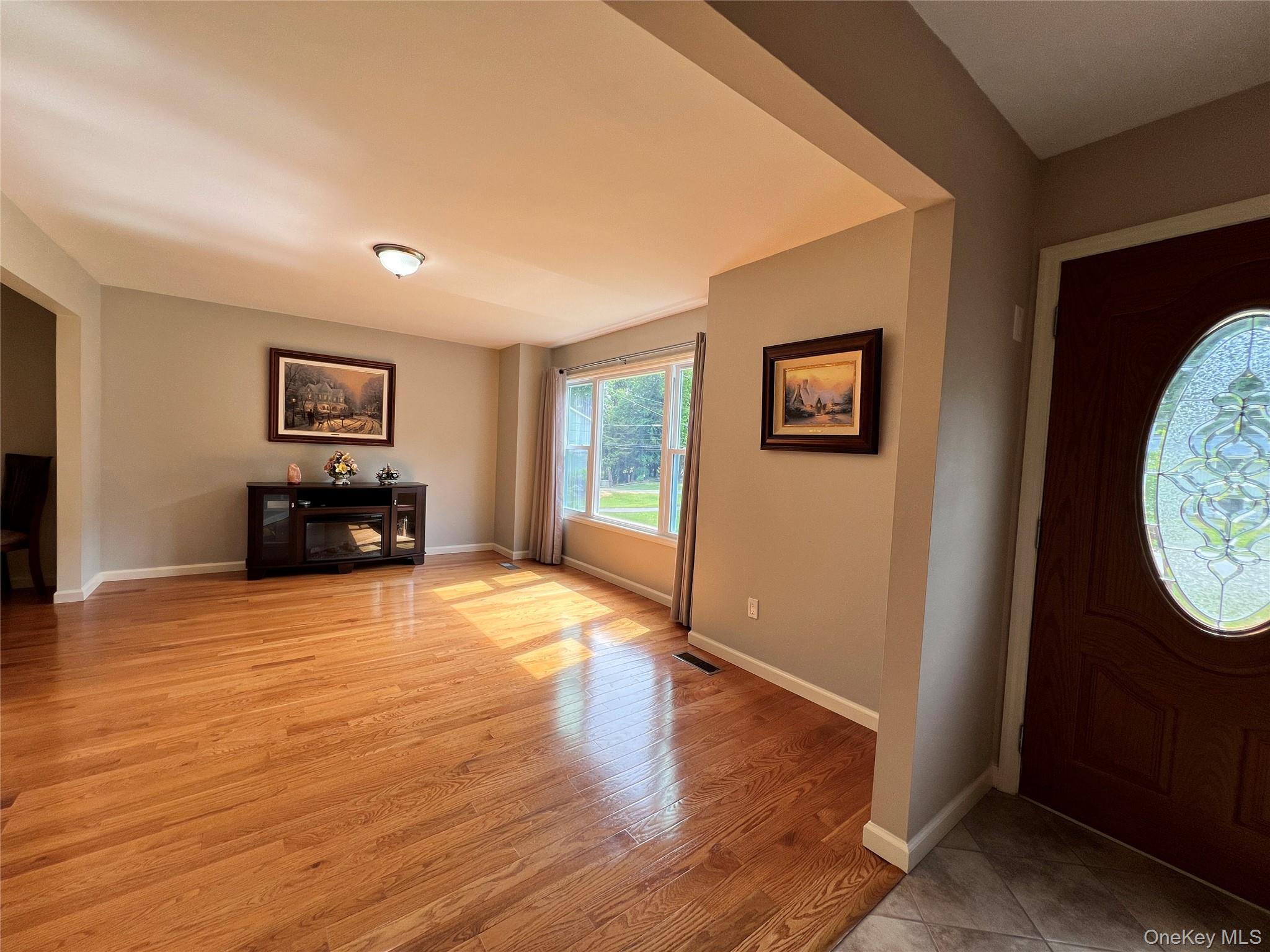 50 Raker Road Poughkeepsie, NY 12603 - Photo 3 of 36