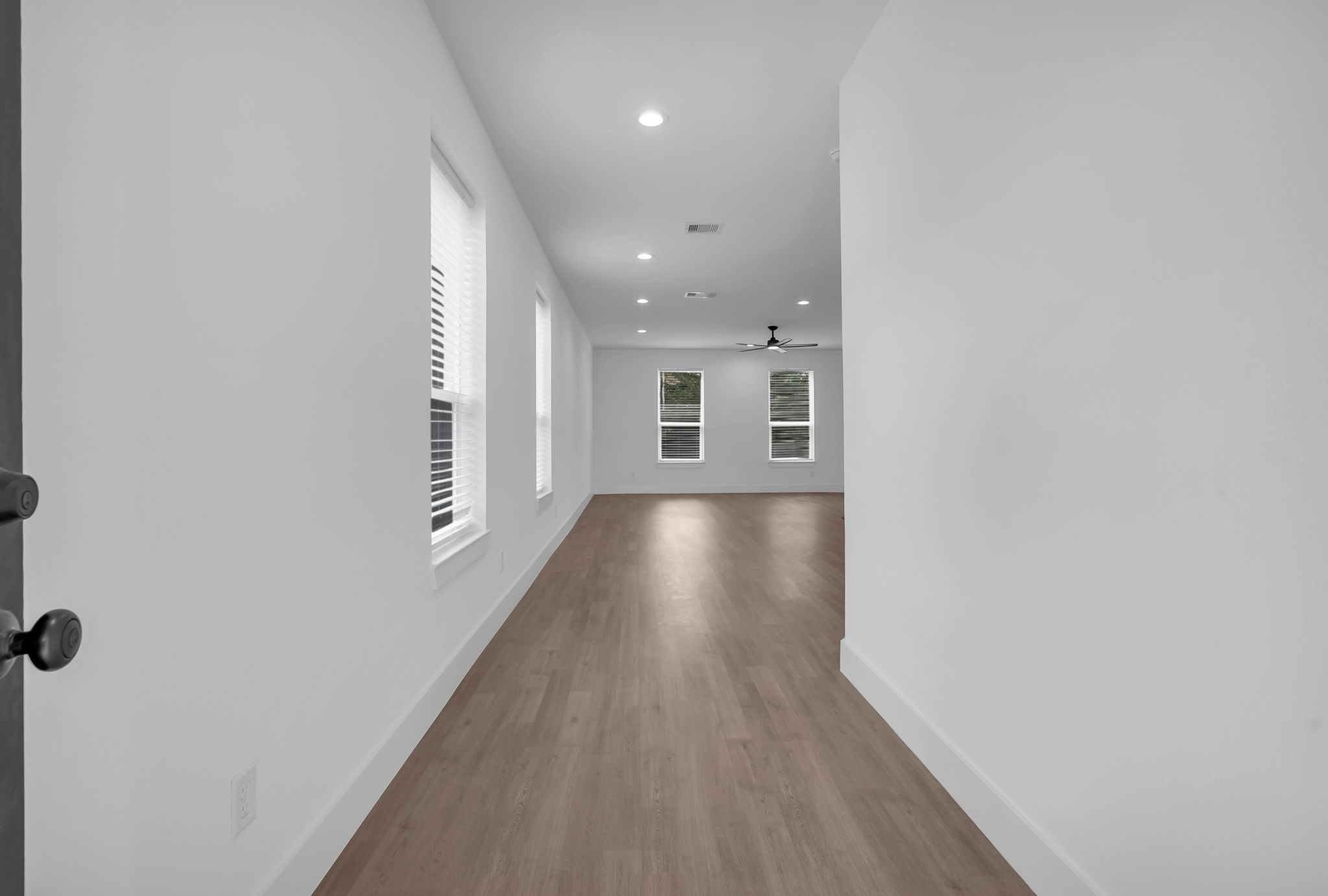 8136 Chateau Street Houston, TX 77028 - Photo 4 of 46 Entry hall
