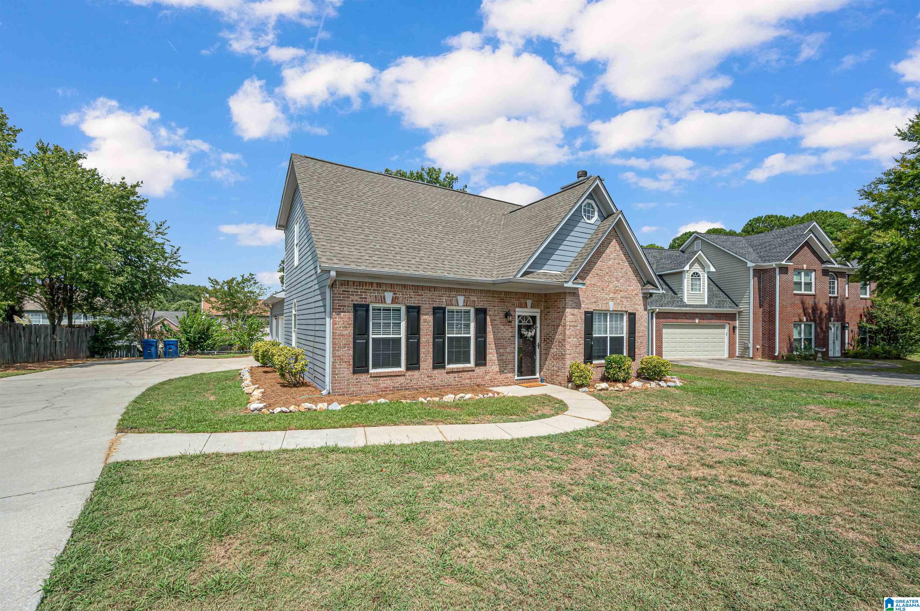 136 Blue Spring Place Alabaster, AL 35007 - Photo 2 of 41 Gallery Image 2