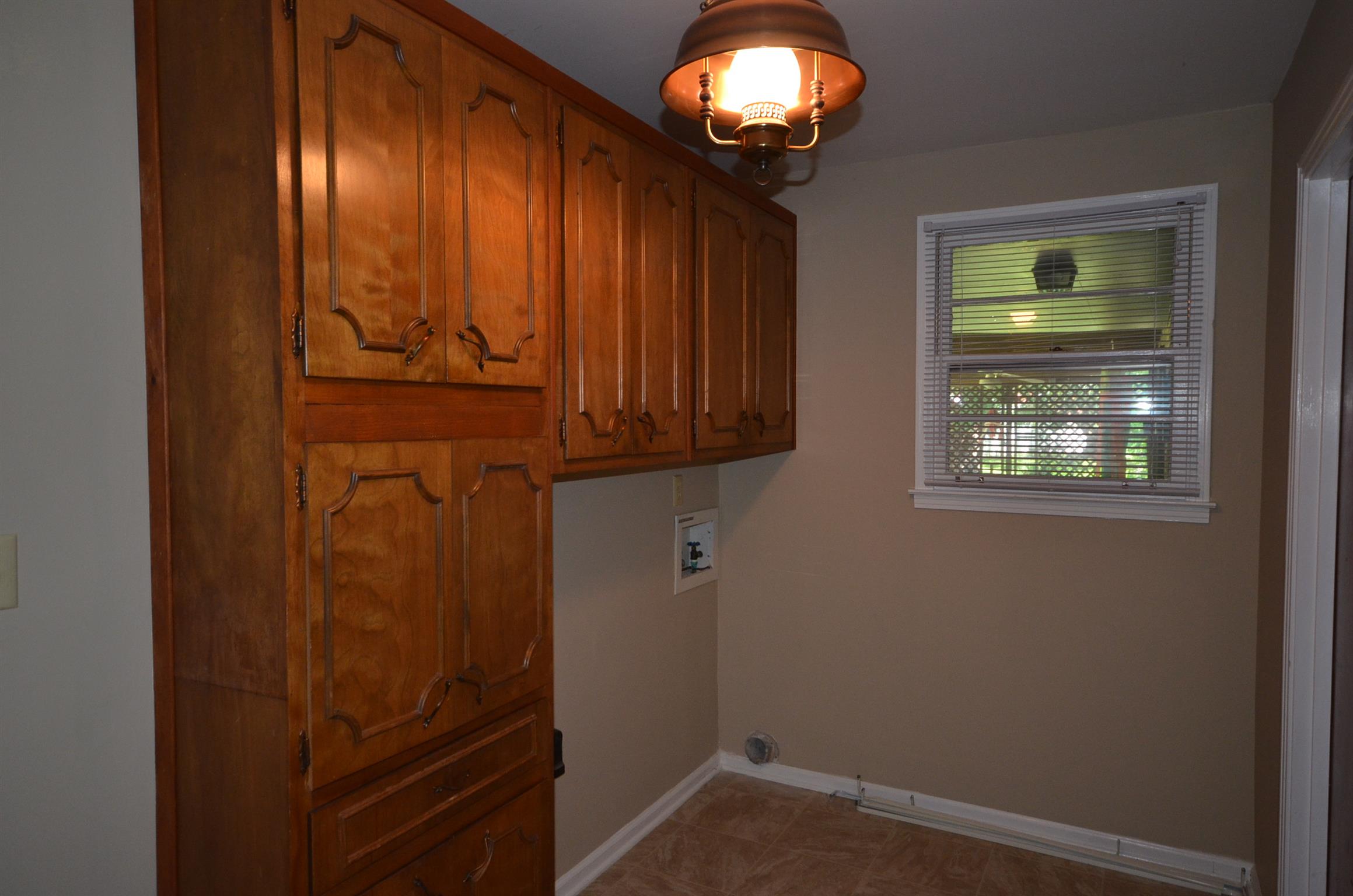 310 Kimbrough Road Clarksville, TN 37043 - Photo 18 of 25 an empty room with windows